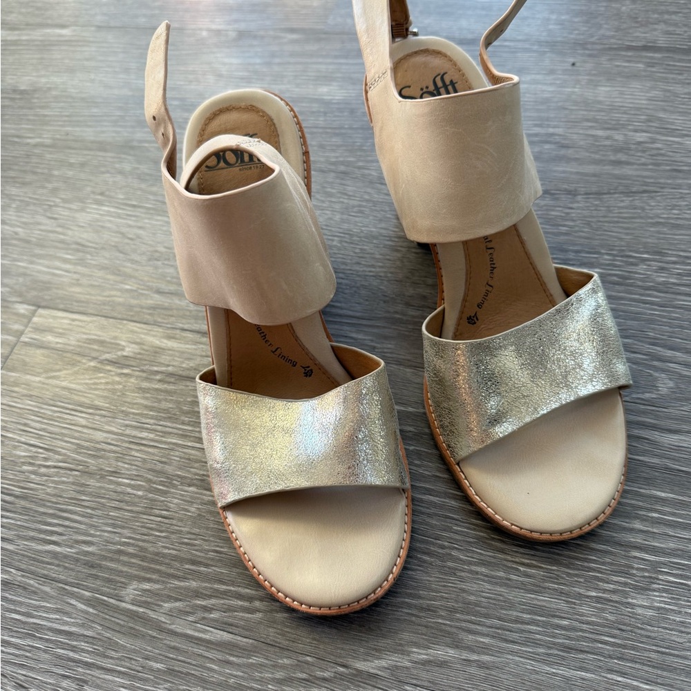 Sofft Women's Beige and Metallic Sandals